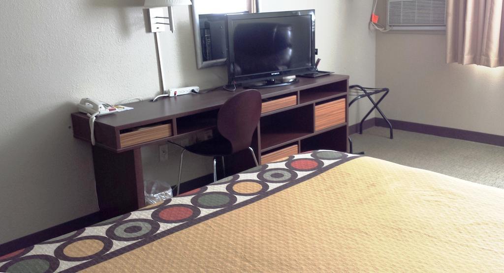 Super 8 By Wyndham Sioux Falls Near Convention Center Δωμάτιο φωτογραφία