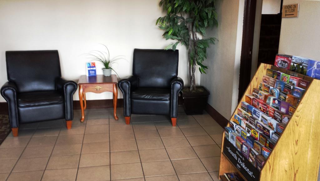 Super 8 By Wyndham Sioux Falls Near Convention Center Εξωτερικό φωτογραφία